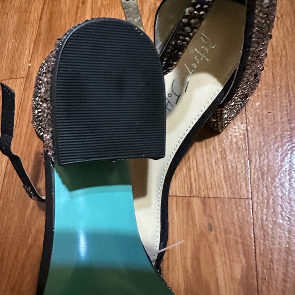 Mari Crystal Ankle Strap Sandal
BETSEY JOHNSON - Picture 5 of 5